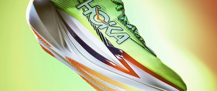 顶碳踩不动？HOKA Cielo X1 3.0 竞速跑鞋把碳板后挪了