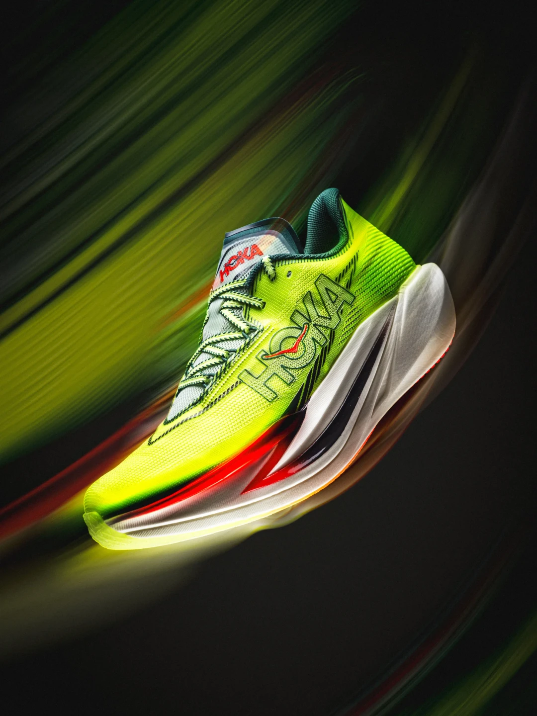 顶碳踩不动?HOKA Cielo X1 3.0 竞速跑鞋把碳板后挪了