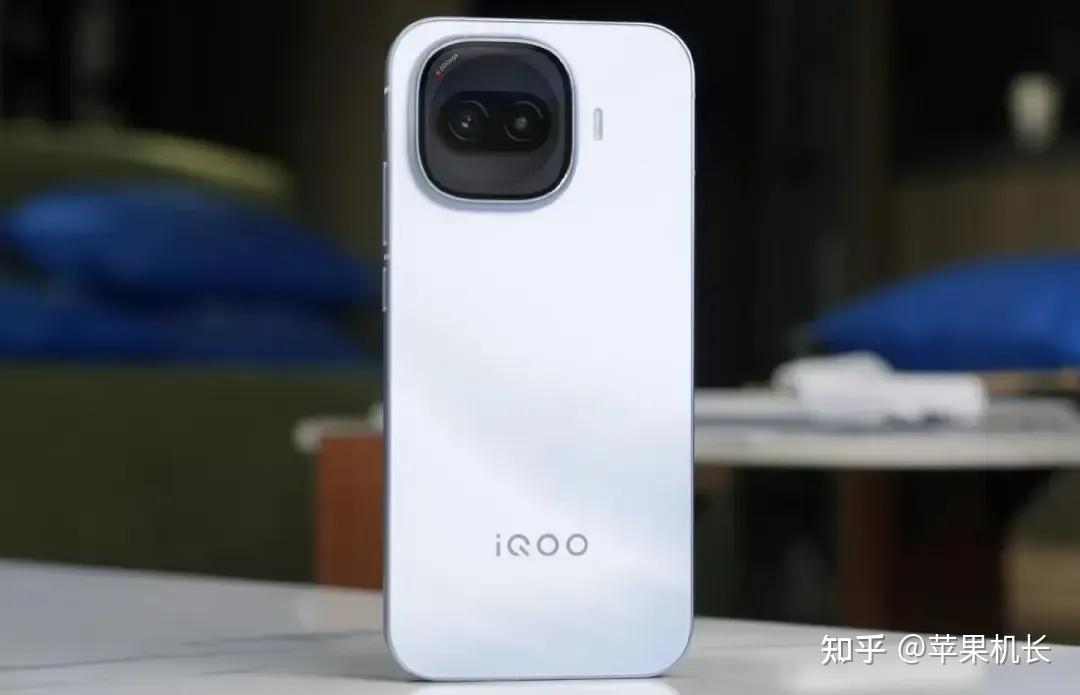 今晚19点,iQOO把风扇塞进了Neo12:手游党先算时长,再等报价
