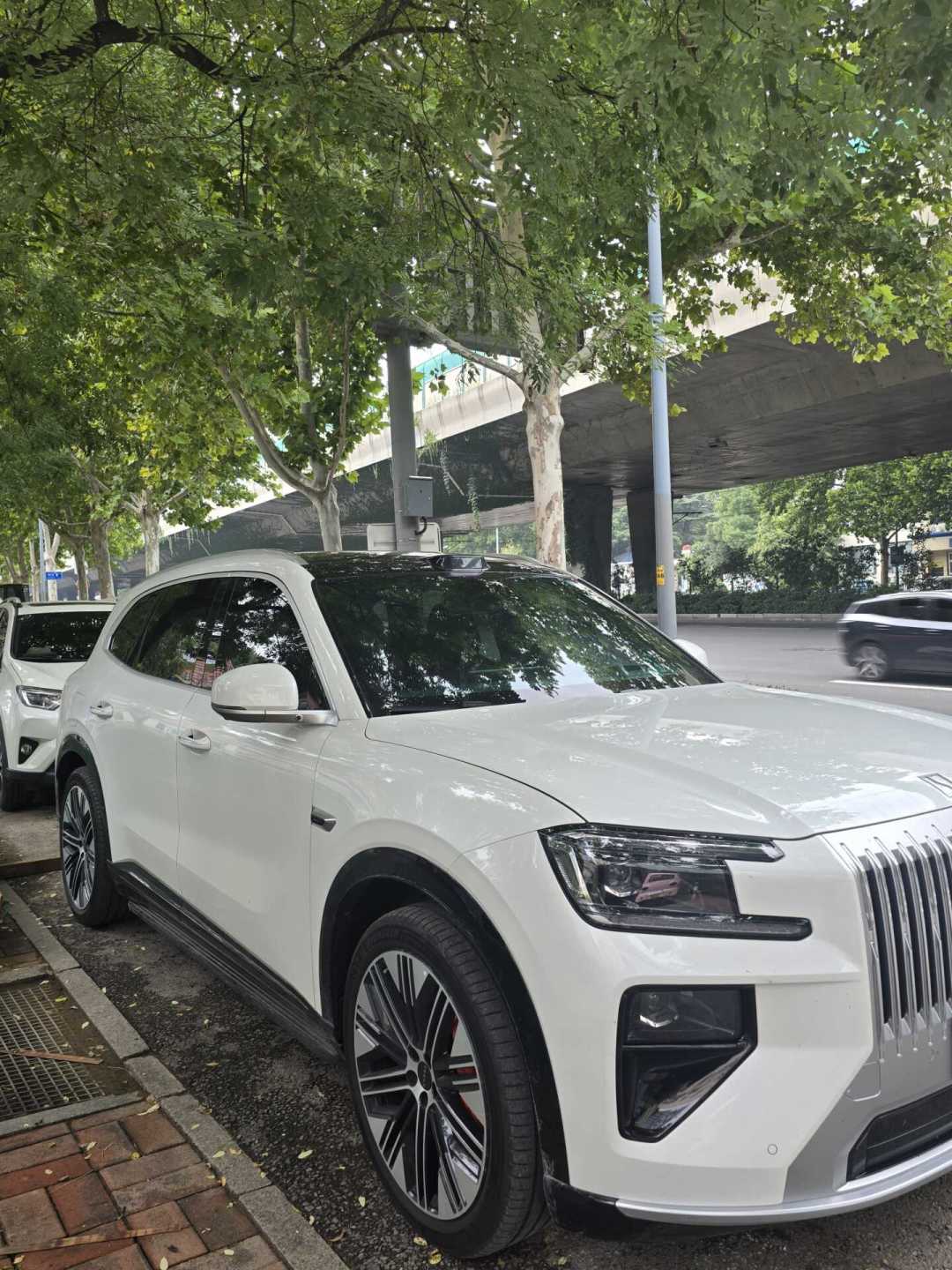 一边喊