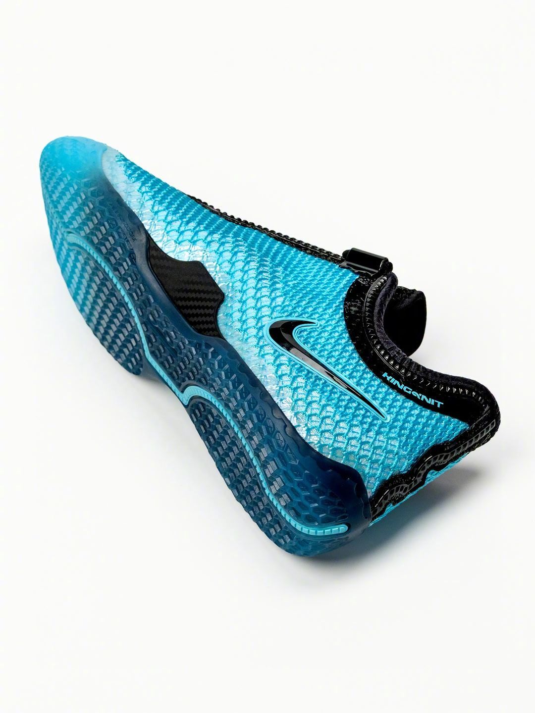 气垫砍了一代又装回来,Nike LeBron 24 想明白了什么