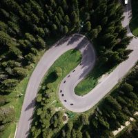 绿篱机拦下摩托：高速路权按省切割，摩友跑前查一遍