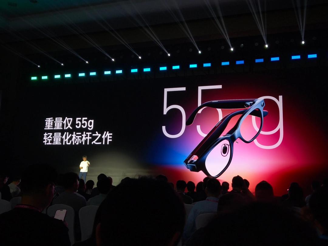 4999元、明年4月交付:AI眼镜打响「全彩战争」,多花的1800元到底买什么?