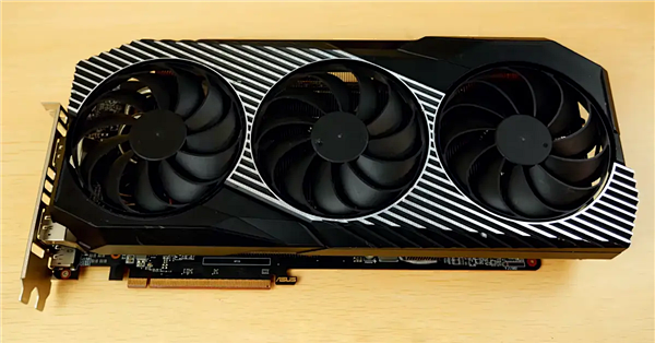 尘封7年重见天日！华硕骇客RX 5700 XT样卡流出：七热管顶配却被无情砍掉