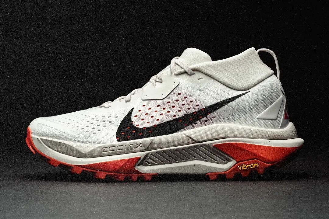Nike ACG Zegama 越野跑鞋：ZoomX 垫在脚底，图的是跑得久不是跑得快