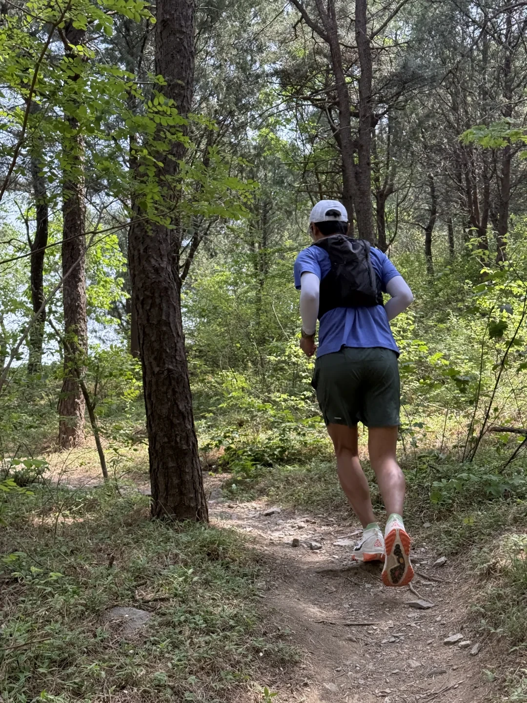 Nike ACG Zegama 越野跑鞋：ZoomX 垫在脚底，图的是跑得久不是跑得快