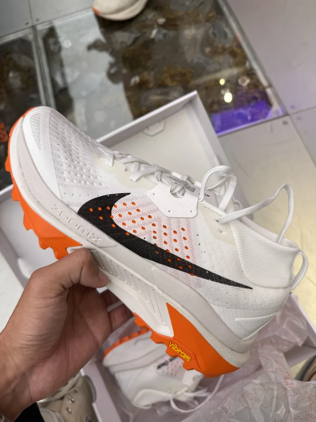 Nike ACG Zegama 越野跑鞋：ZoomX 垫在脚底，图的是跑得久不是跑得快