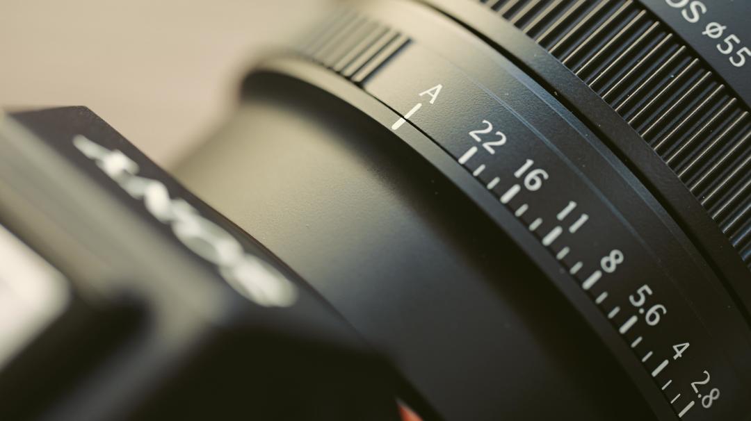 适马 50-120:390 克、4999 元的半画幅 70-200,停在 120mm