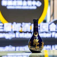 婚宴白酒退到300元档：最聪明的不是全桌一个价，是主桌升级