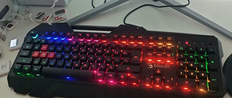 血手幽灵B150N键盘性能新游戏爽翻天