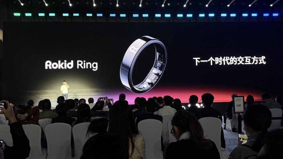 全彩贵1800元、多等半年:Rokid 的“iPhone时刻”,该你掏钱吗?