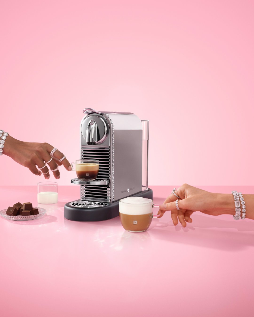 Nespresso CitiZ Platinum咖啡机与联名礼盒场景