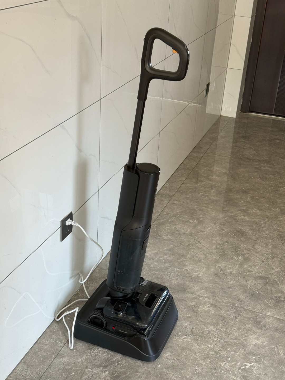 新洗地机拖完一层水印，客服说