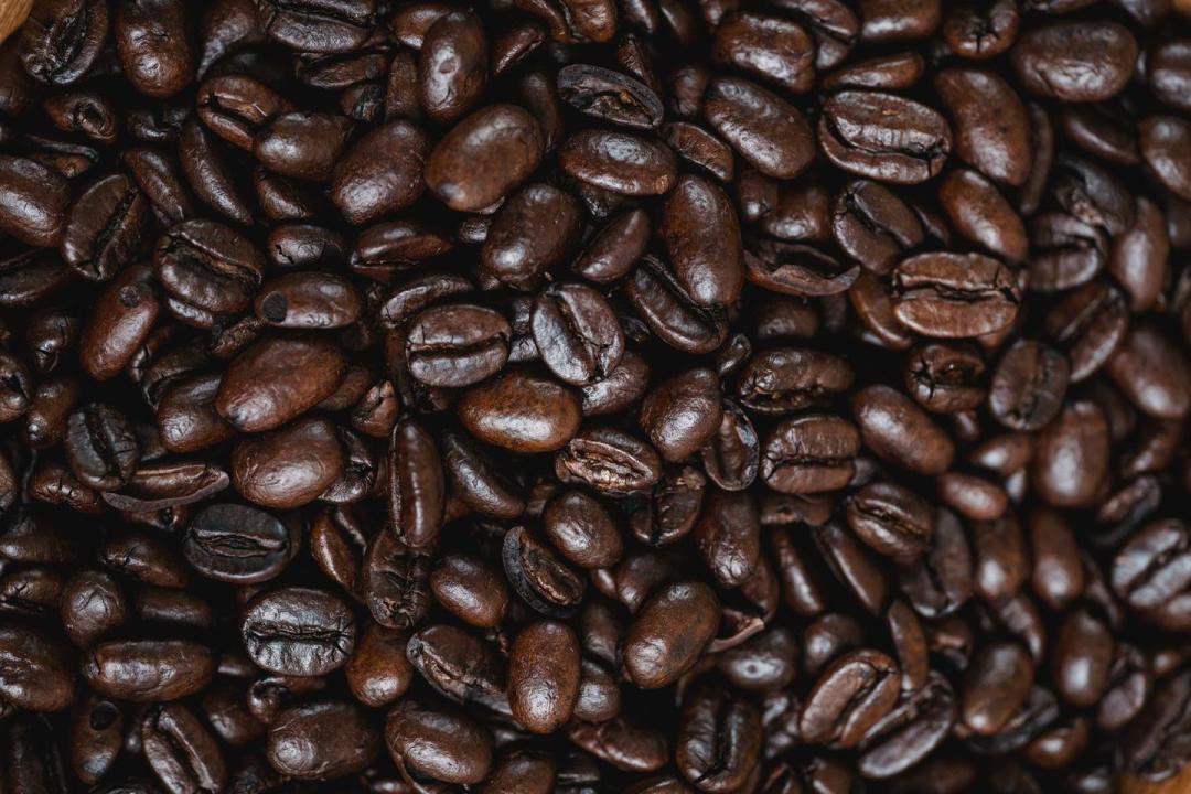 豆子跌了三成,你的9.9只剩一杯:双11前,把这杯咖啡的三本账对完