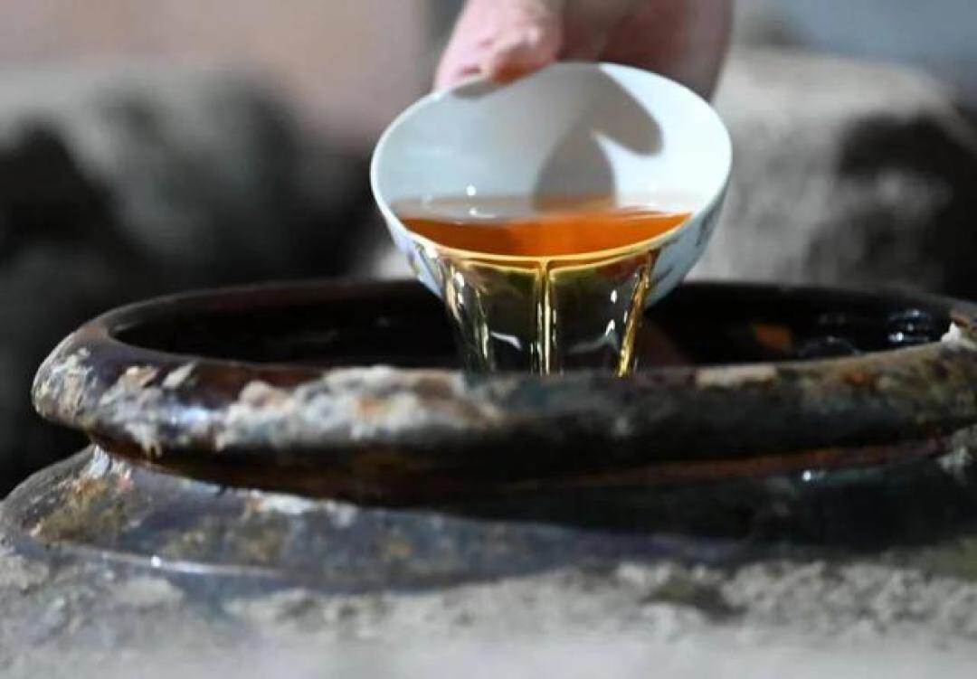 霜降后的满黄母蟹，只配这壶四十度温酒