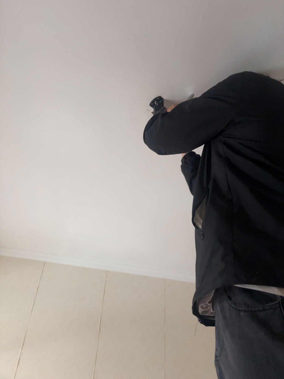 双11想抢风扇灯的，先别急着加购：我对完了4篇热帖、百余条评论原话和8笔到手价——风力、晃眼、承重三本账，路线分三档，石膏板直接打螺丝和买收缩扇叶是两道红线