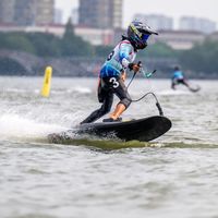 柳州赛14岁全国冠军同场比拼，重庆五人骑板碍航被立案 | WaveShark小鲨鱼10.28日报