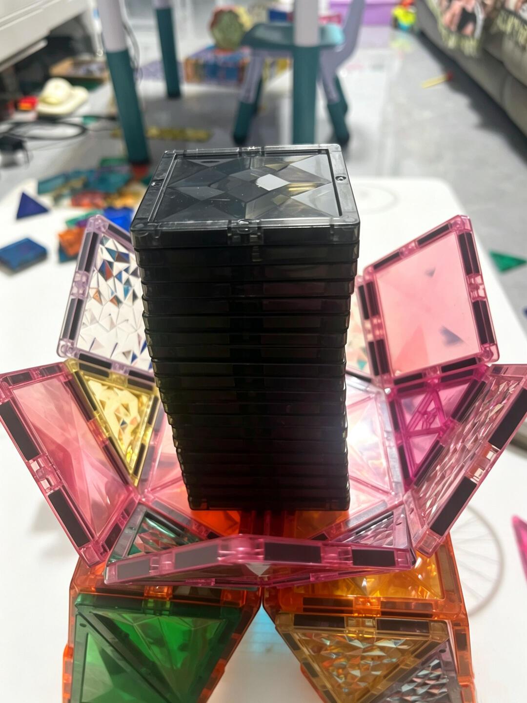 磁力片地标楼一放球就塌?对完15+份交作业帖:缺的不是磁力,是大三角形和这3个结构位