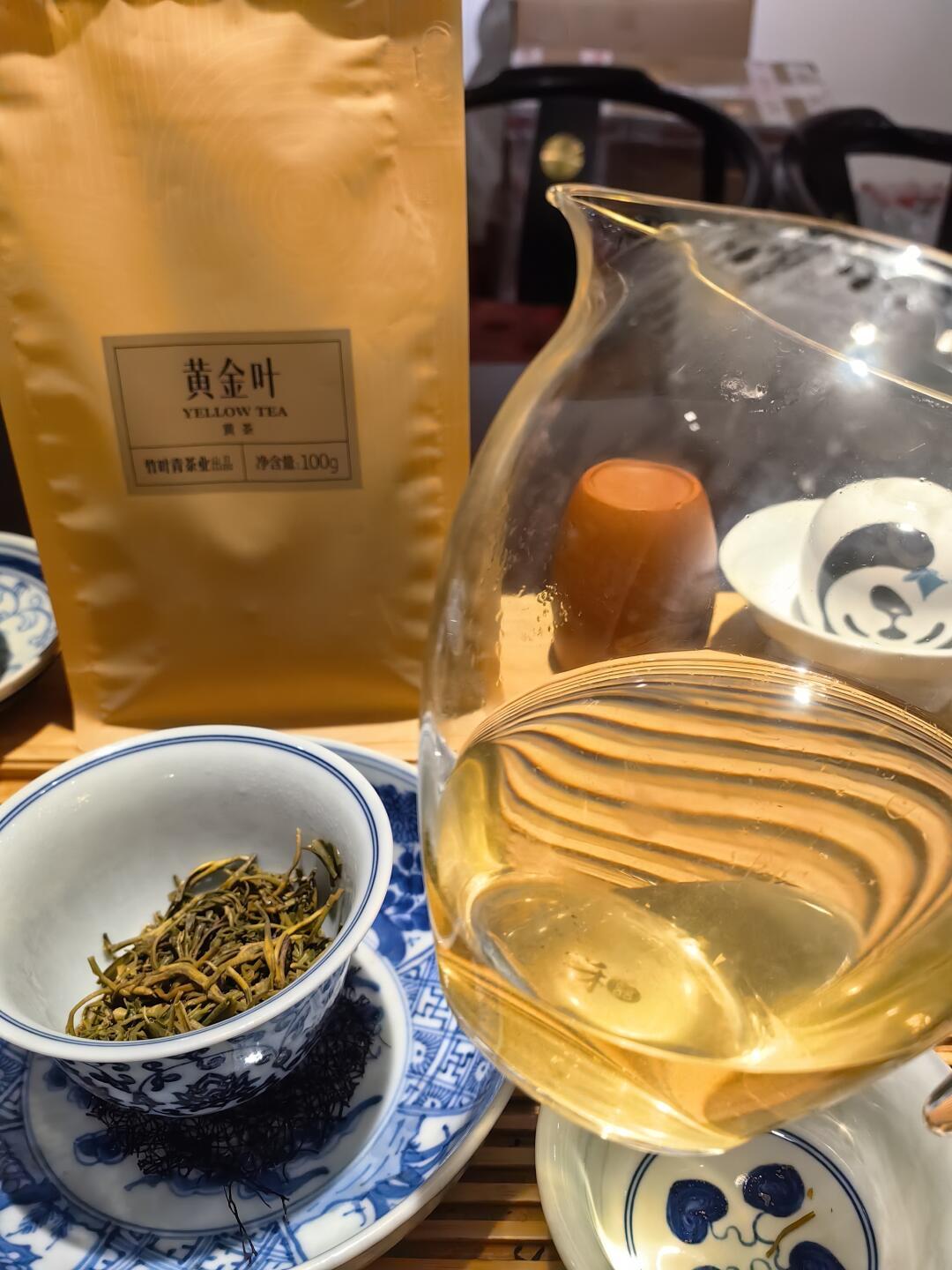 竹叶青种草了半年“黄金叶”:黄茶到底什么来头、晚上喝会不会睡不着、跟“黄金芽”是不是一回事