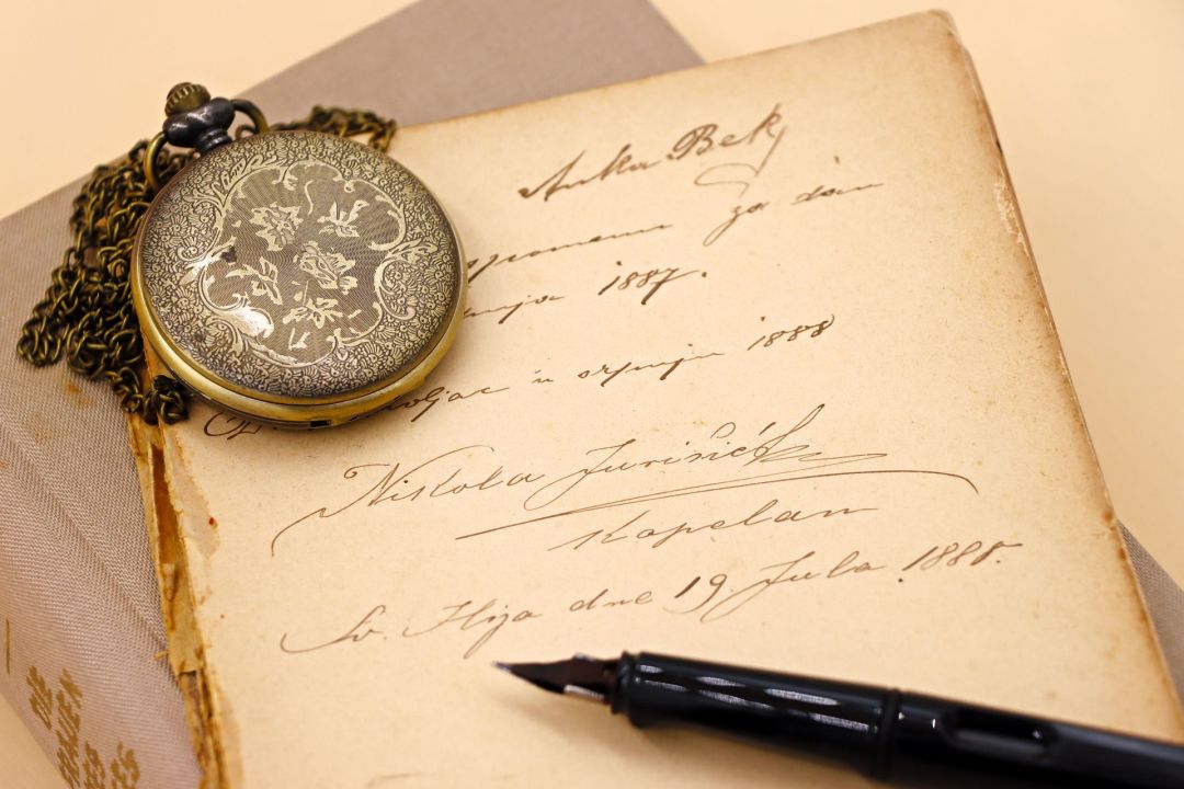 1500元的文具预算:写完一支笔,才退回4块钱