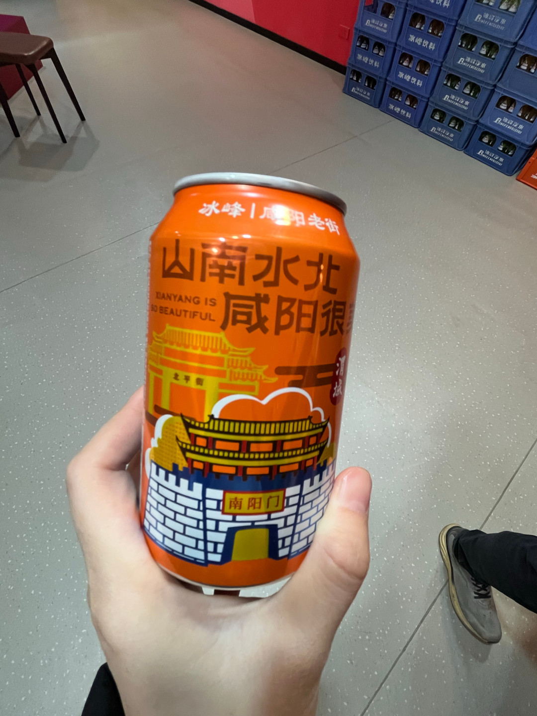 冰峰全国首店探店:9.9元橙C美式、6.9元奶皮子酸奶,二楼还能看书