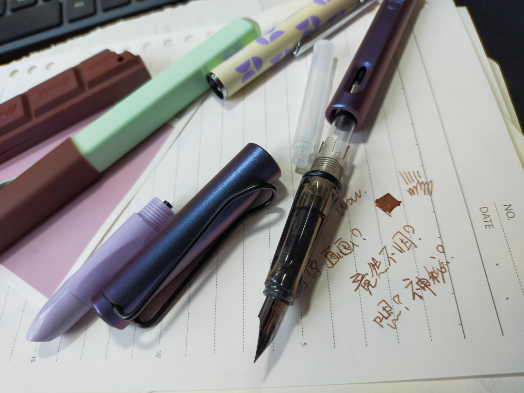 一次泼水才戳穿:你的钢笔墨水站错了队,多年字白写了