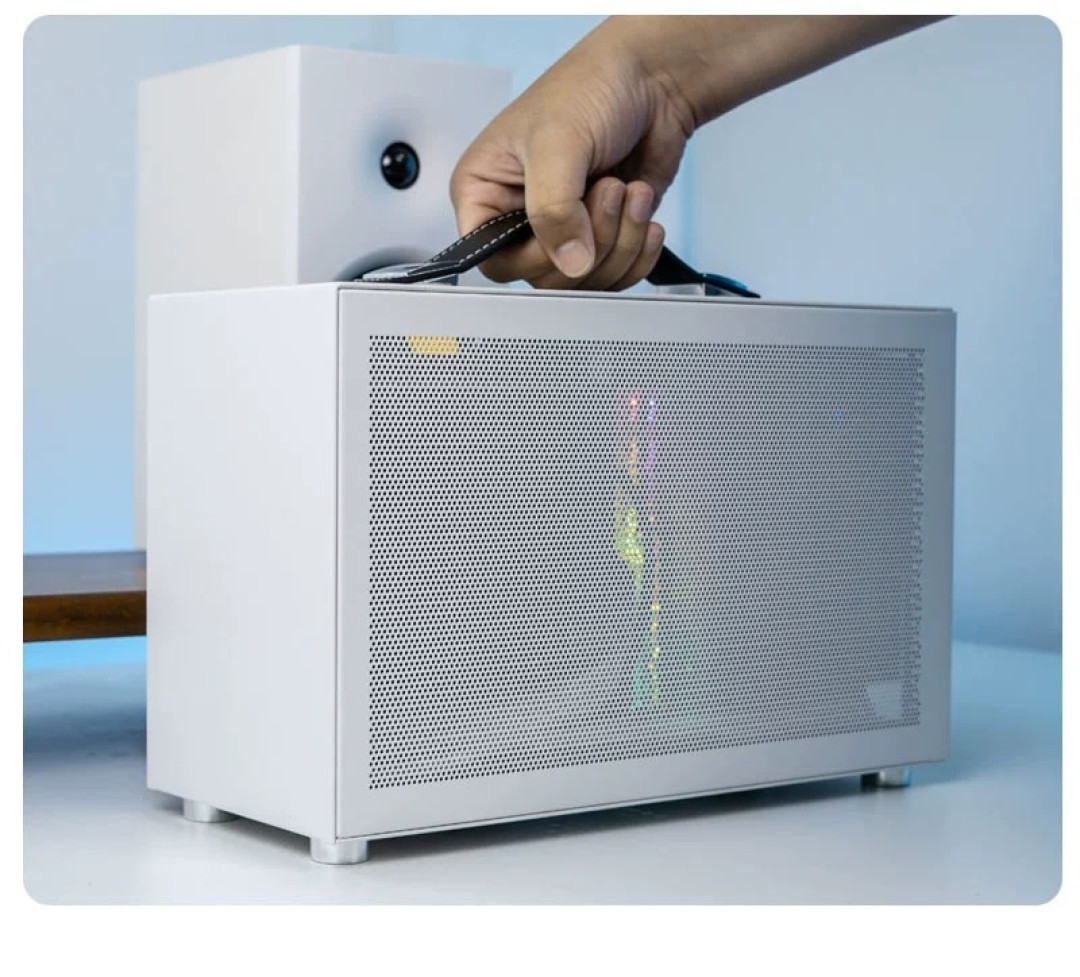 装 ITX 最容易翻车的地方，从来不是性能