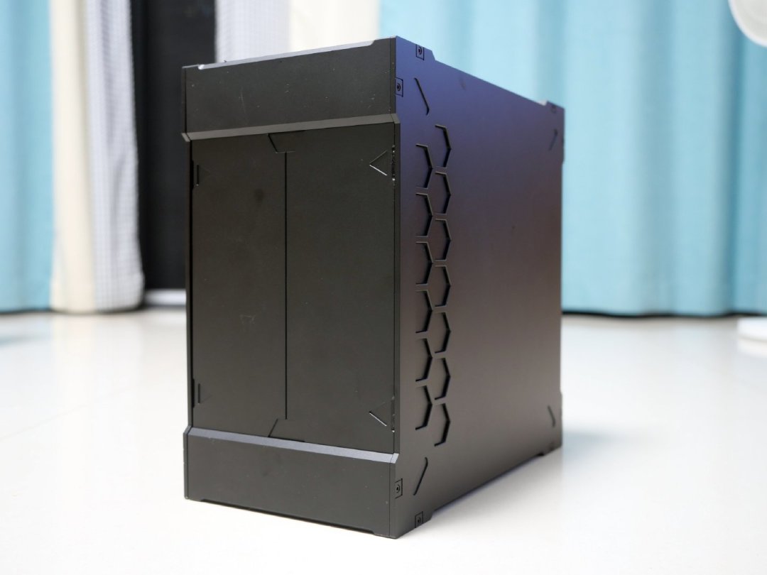 装 ITX 最容易翻车的地方，从来不是性能