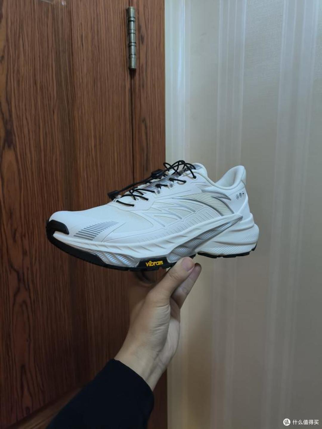 安踏百元档的徒步鞋配Vibram黄标，跟千元档V底是一回事？