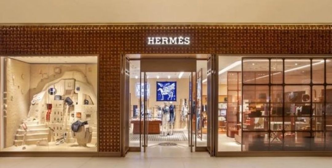「不用配货拿Birkin」撞上「二级低于工价」:爱马仕第一件大件纠结党,年关刻印交替前,把价梯、配货、二级这三本账对完