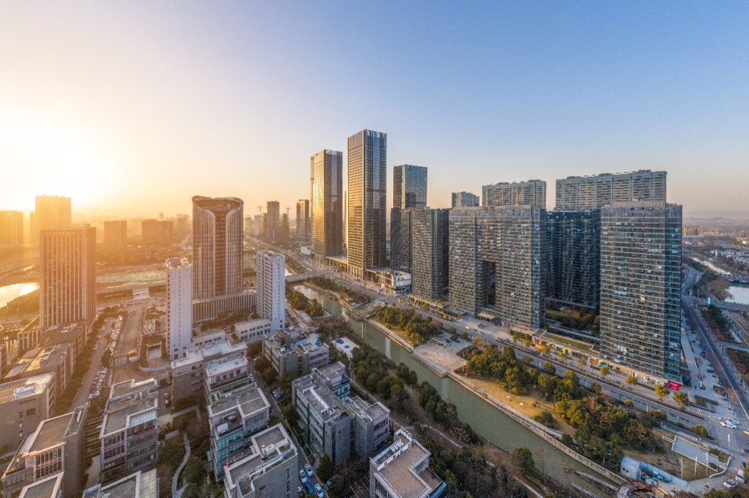 银行股逆势新高:分红2600亿到账,股息率4%打得过1.7%存款?