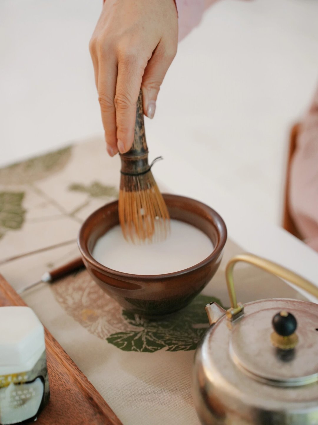宋人把茶盏烧黑，只为衬出那层白沫