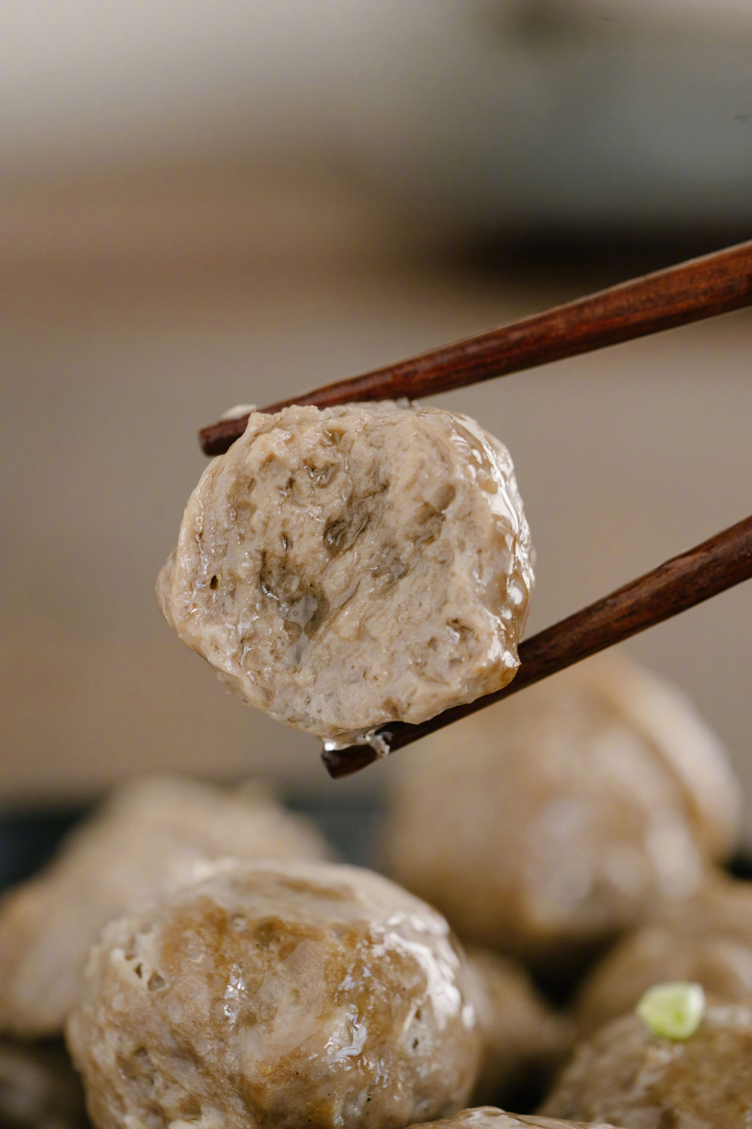 咬开爆汁的撒尿牛丸,主料可能是鸡脖泥:下火锅前,先看清包装上三行字