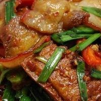 川菜回锅肉先煮后炒技法解析