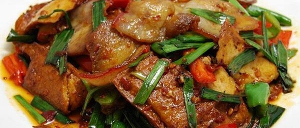 川菜回锅肉先煮后炒技法解析