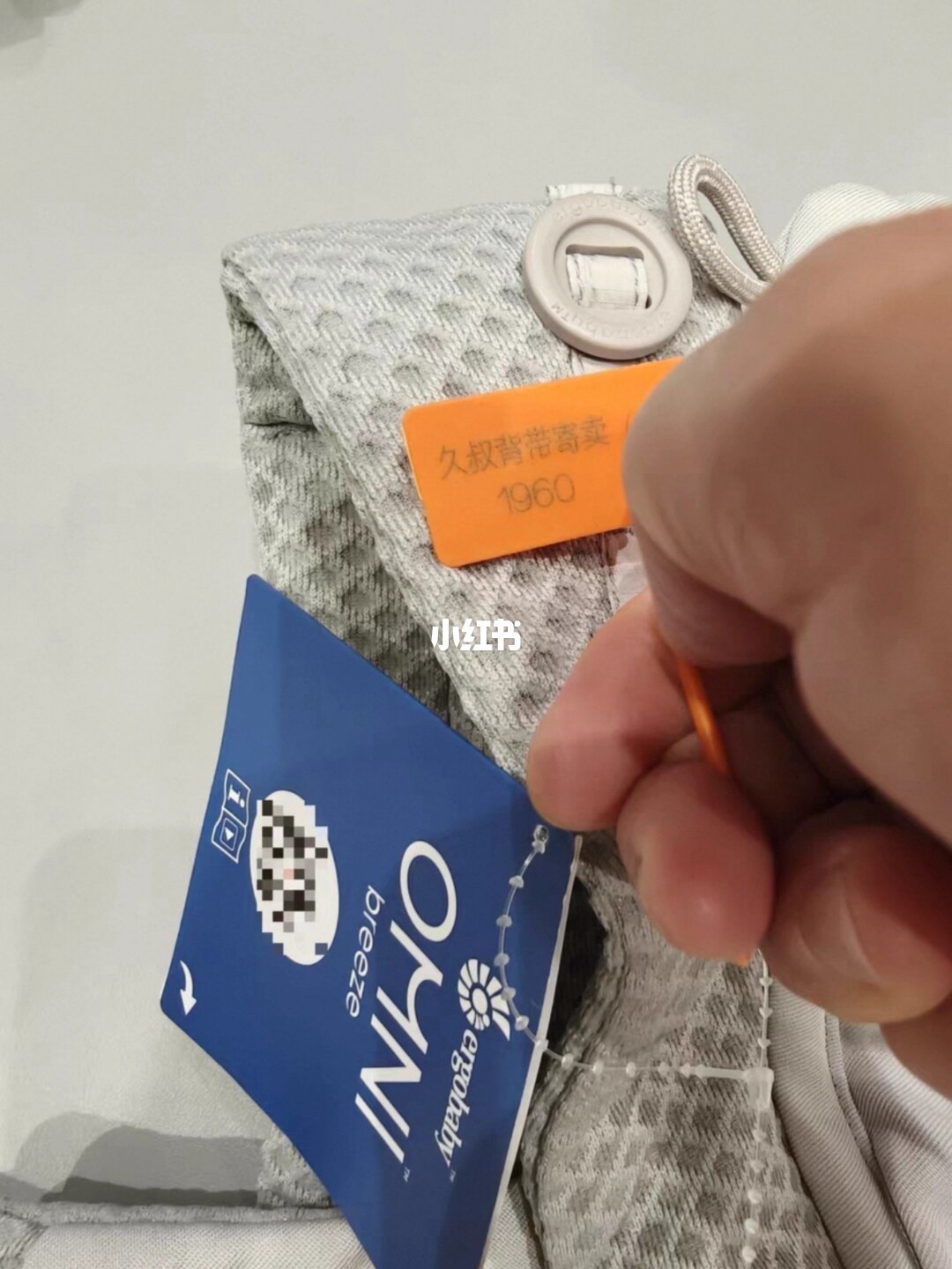 二狗背带是智商税吗?翻完6个最热楼才明白:闲置和无可替代,差的不是钱,是场景