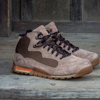 别把 Danner 当一双鞋买：山脉之光和 917，根本不是一回事