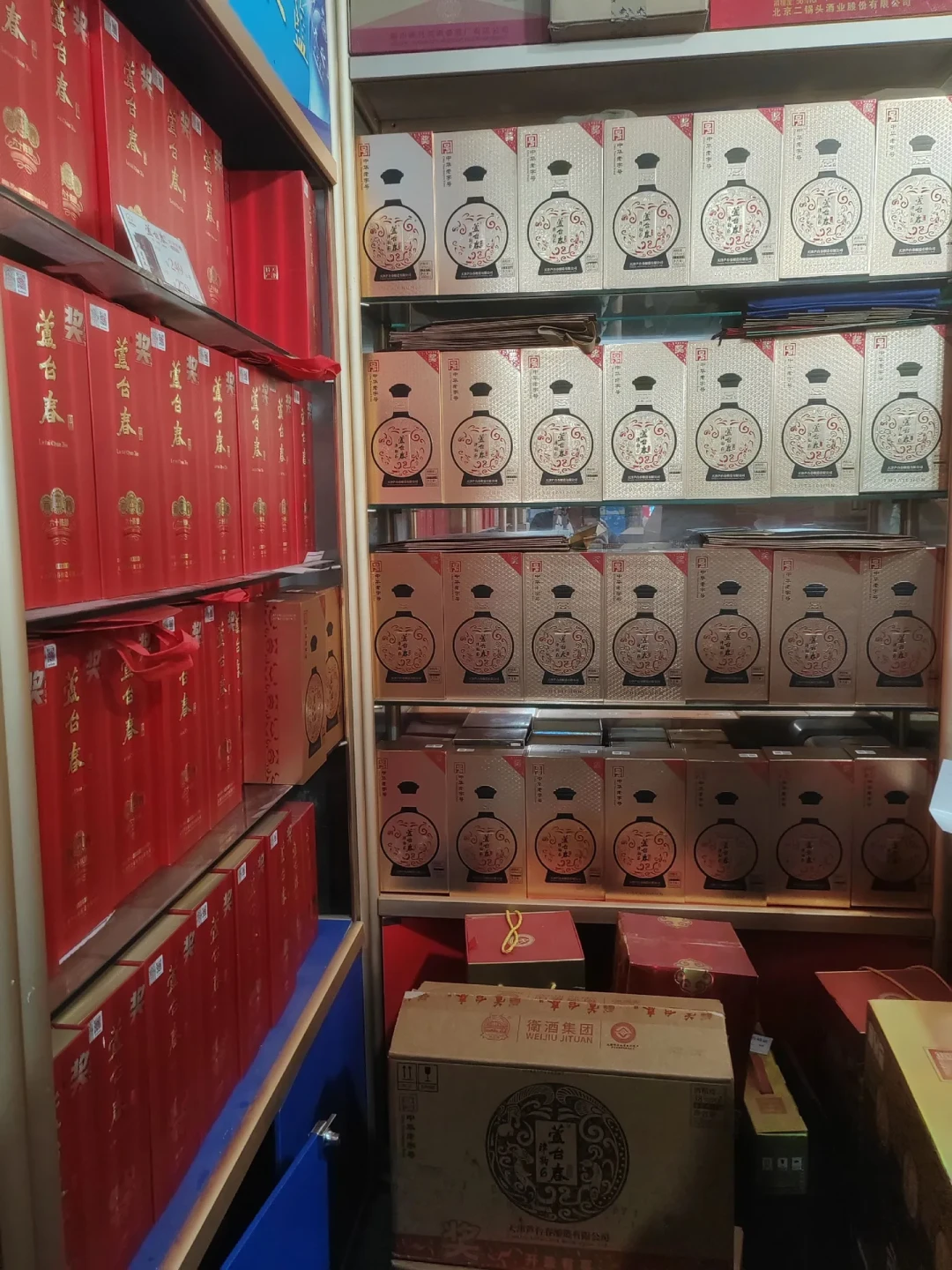 芦台春门店里的本品专列货架