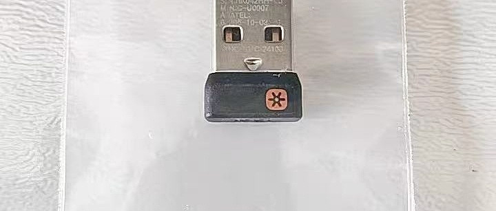 💻USB 口不够用！一个优联带多套罗技键鼠