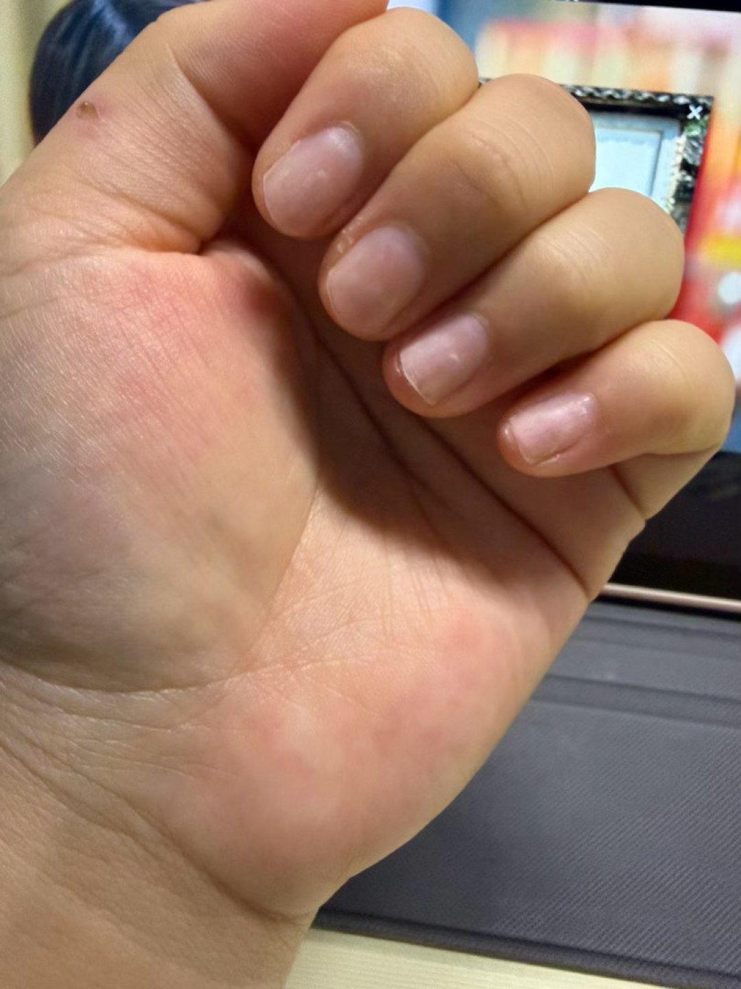 建构不养甲:一层硬胶,怎么成了美甲店的默认加价项