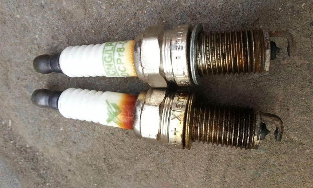 发动机有没有病,拆下的旧火花塞全招了:先别嫌它黑