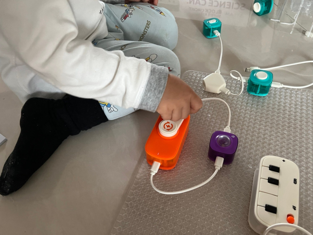 3岁能按亮,6岁才讲得通:双11买科学罐头电路积木,先分清这两件事