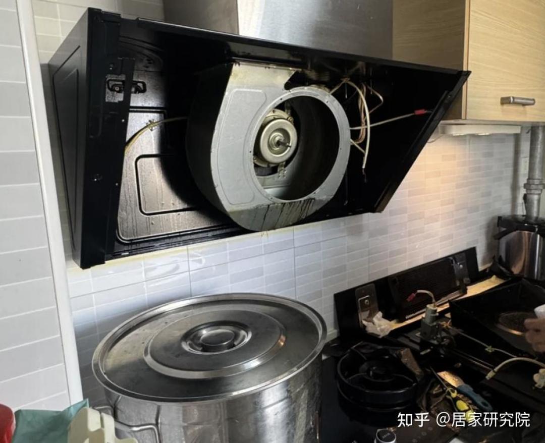 双11买方太“会自己洗”的烟机:先接受一件事,12分钟的机械臂智慧洗管的是保养,不是免维护