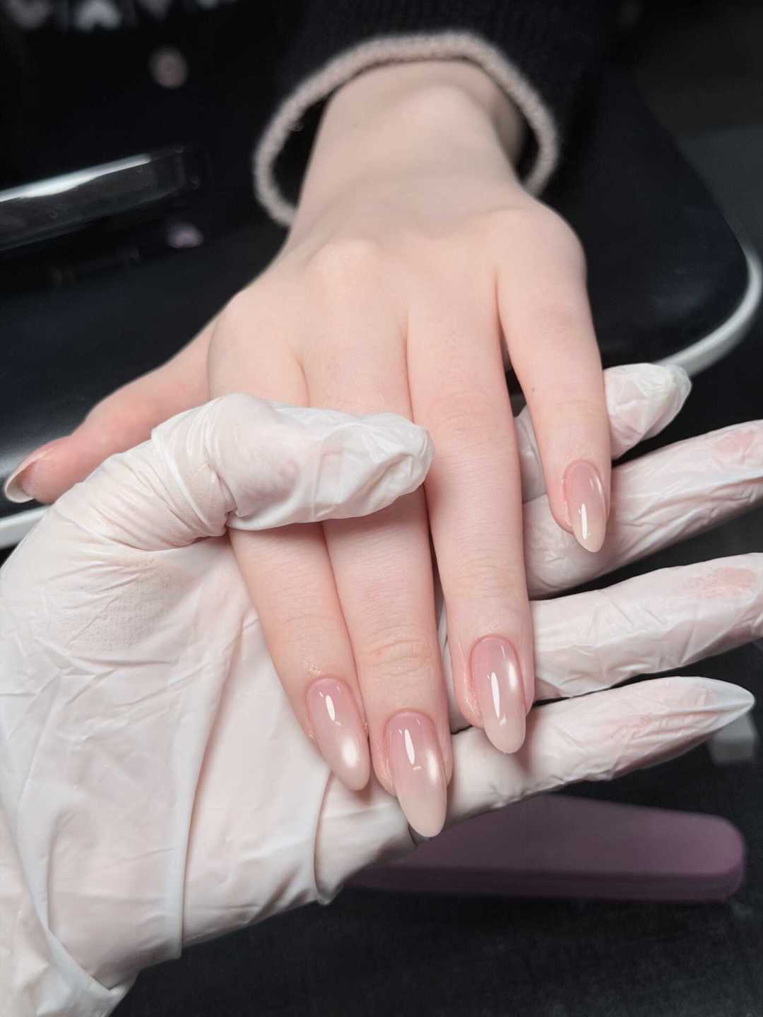 猫眼美甲这么火,自己涂却总灰蒙蒙?问题多半出在磁铁和磁粉上