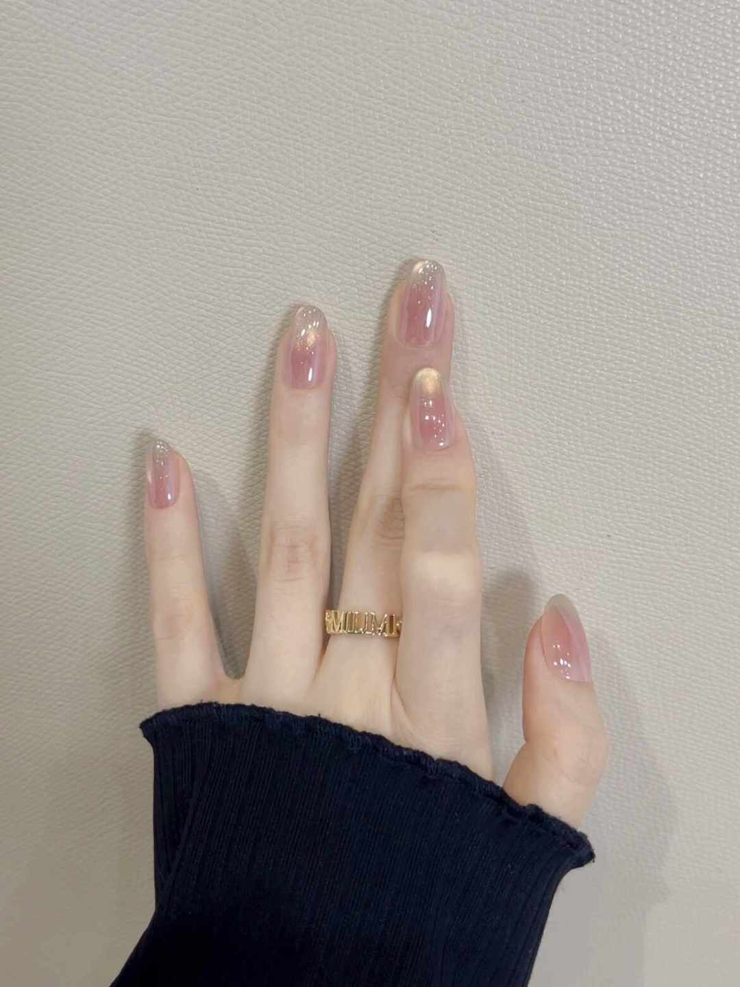 猫眼美甲这么火,自己涂却总灰蒙蒙?问题多半出在磁铁和磁粉上