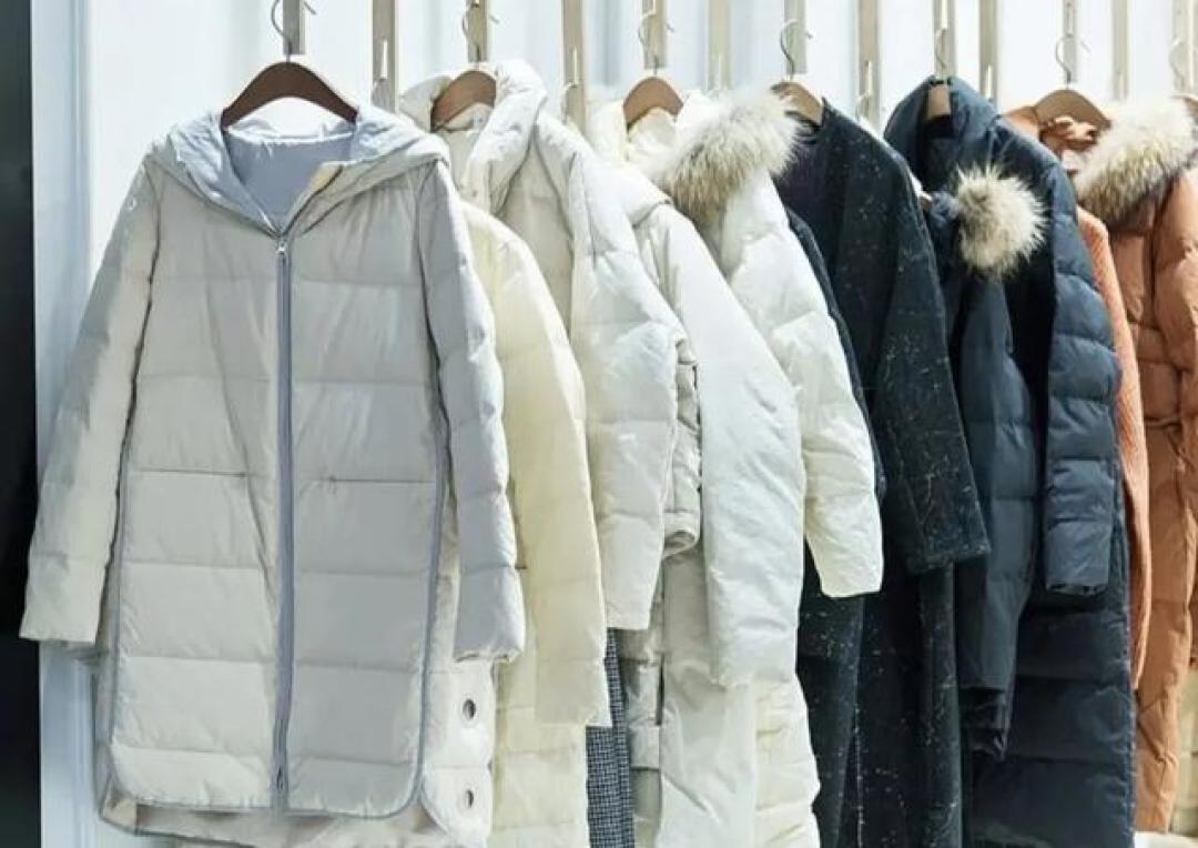 羽绒服门店挂拍陈列