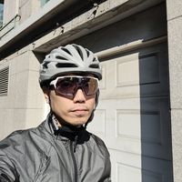 终于不闷汗！后背透气面料冲锋衣，防风防水还会“呼吸”