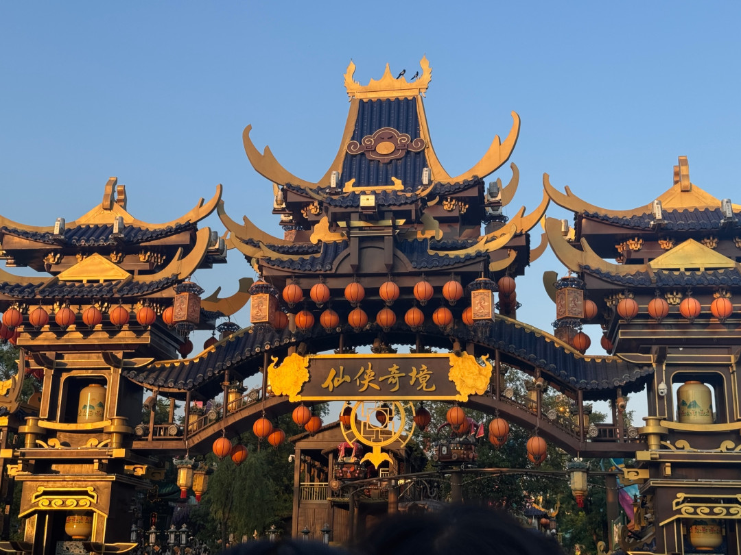 万岁山最红的两个NPC,一个把脉,一个打手语