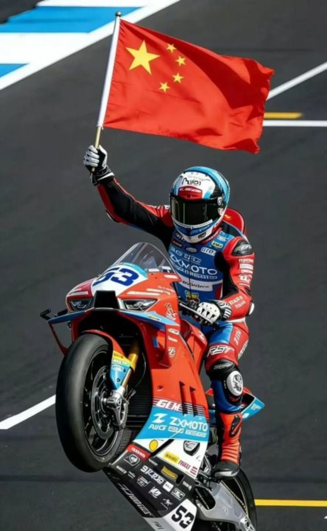 WSBK收官!德比斯那顶“没赞助商”的LS2到底什么来头?