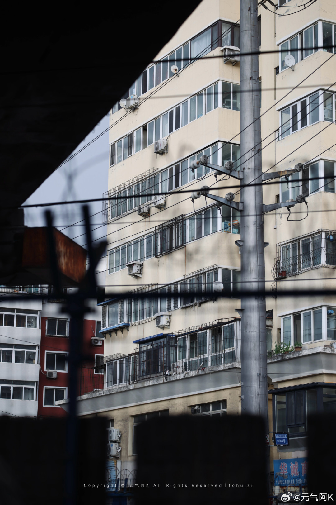 你刷到的街拍美女,可能从没上过街:AI街拍鉴别自救指南